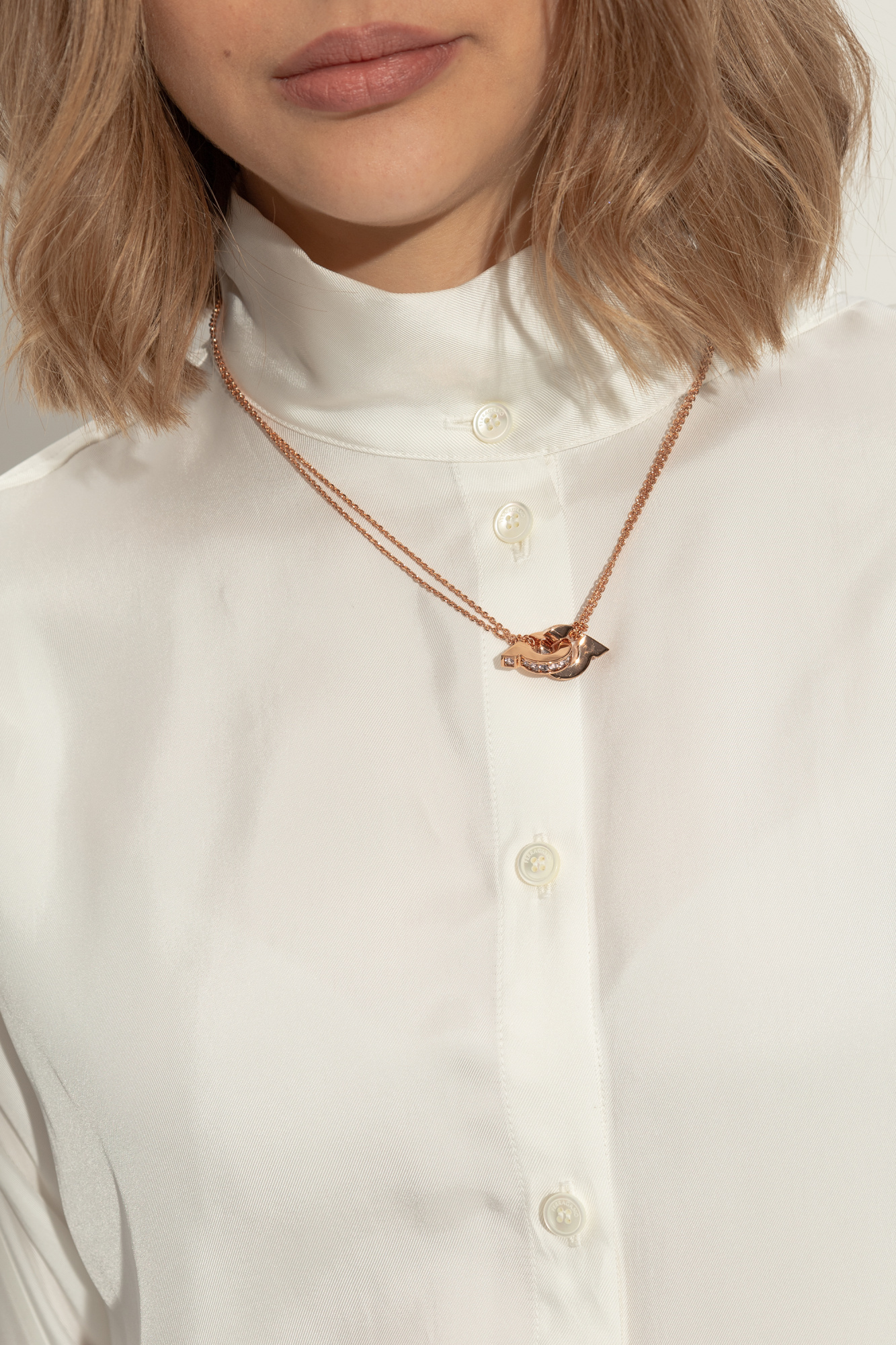 【送料&関税込】Ferragamo Logo Necklace Gold Necklace with a pendant in the shape of a logo